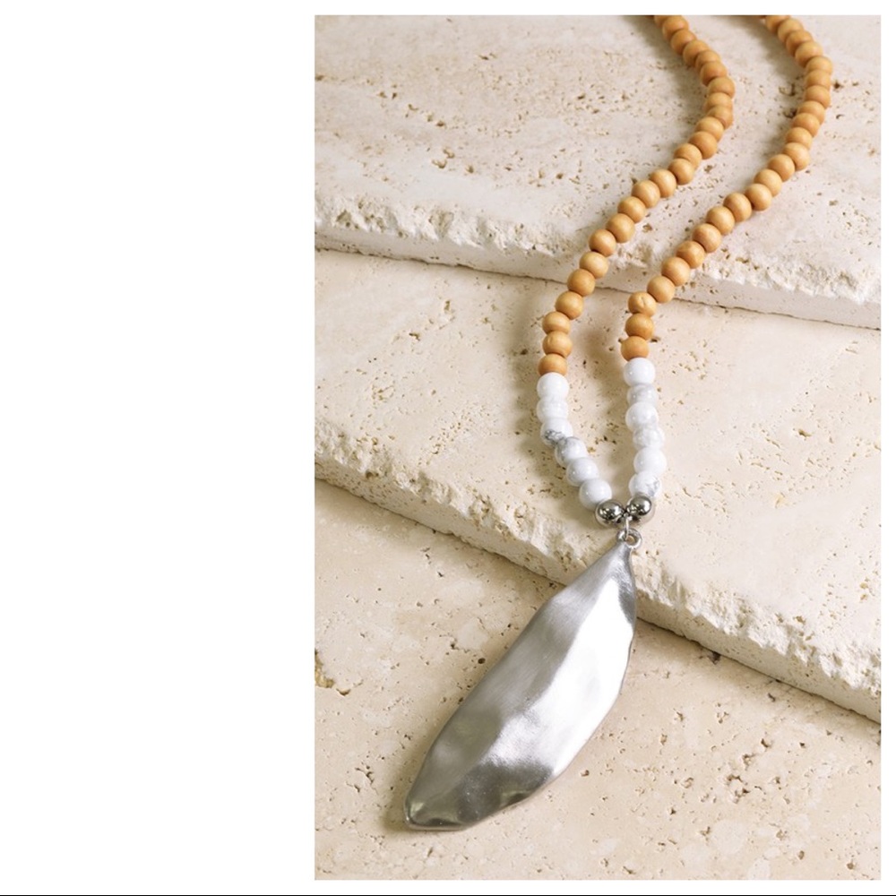 ✨LAST ONE ✨Silver leaf pendant with wooden beads - Picture 2 of 3